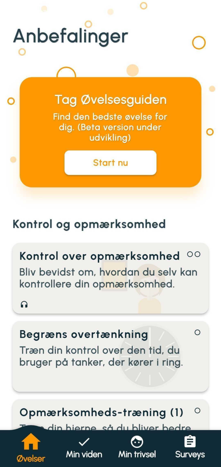 Screenshot fra appen af anbefalinger, hvor der er eksempler med kontrol over opmærksomhed og begrænsning af overtænkning.